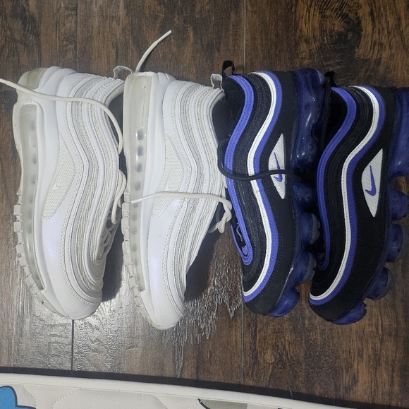 Nike Sneakers - Picture 3 of 4